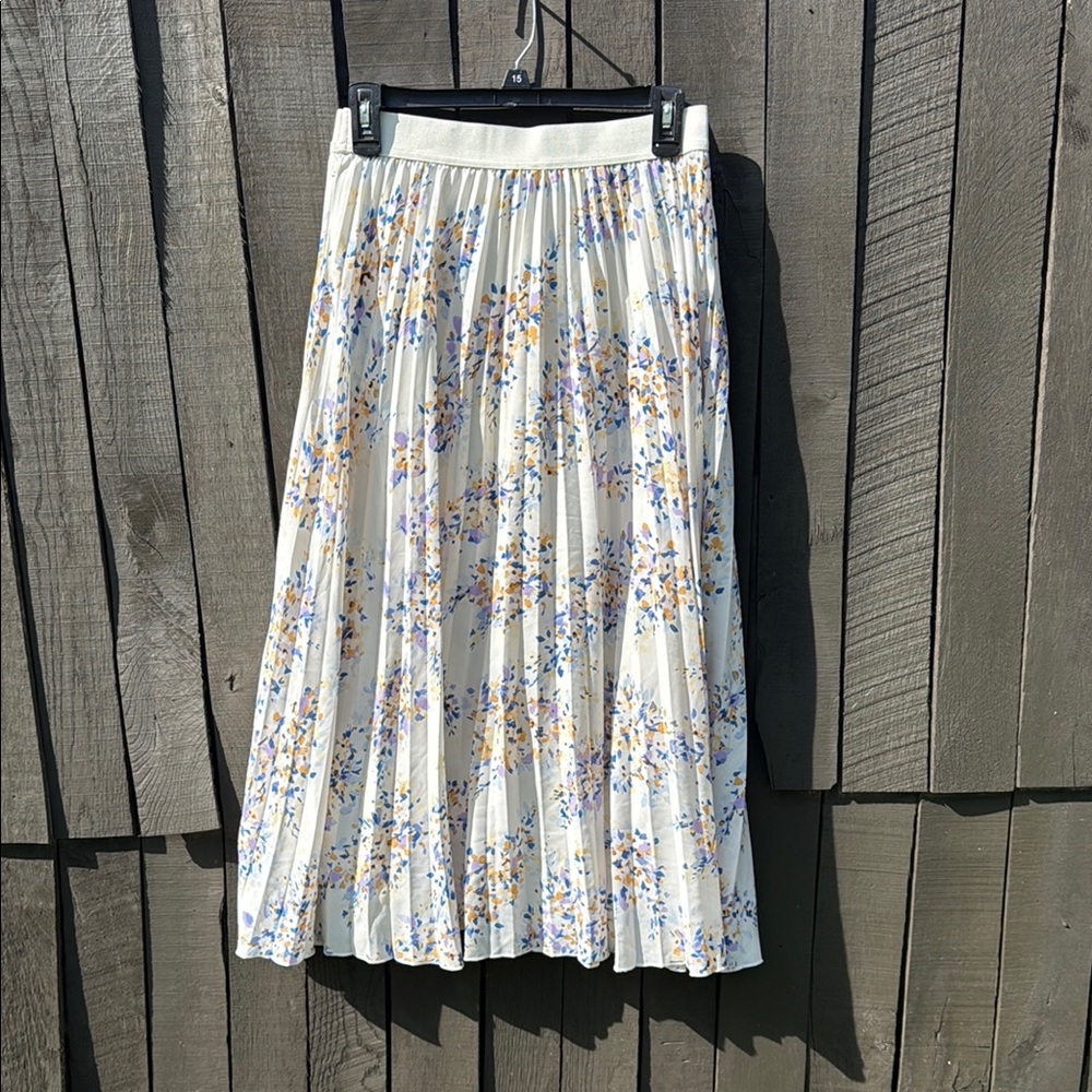 Vince Camuto Floral Pleated Skirt Casual Size Small